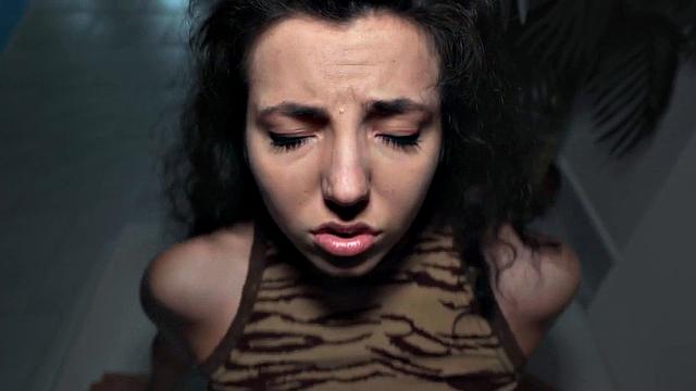 Amateur sweetie doggystyled by agent