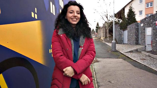 Amateur sweetie doggystyled by agent