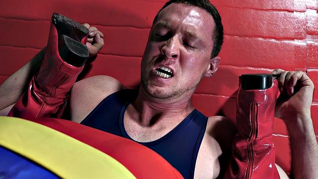 Cosplay wrestler assfucked and jizzed by jock