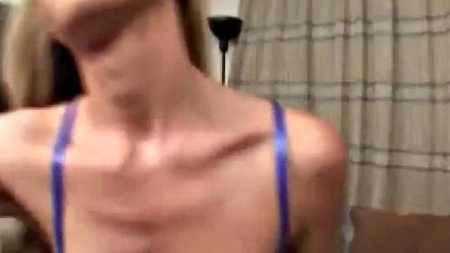 сочная блондинка в белье получает жёсткий трах сзади