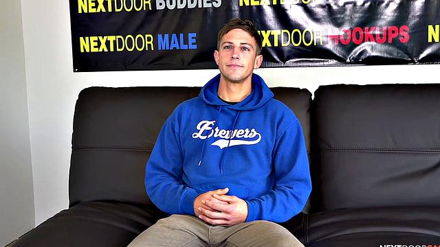 Solo jock enjoys stroking while watching porn