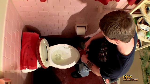 Days Of Straight Boys Pissing - Cooper Reeves And Wesely Kincaid