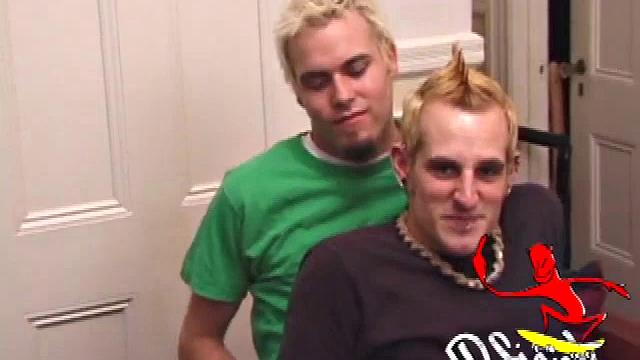 Torque и Seth меняются ролями и жестко трахают друг друга, не сдерживая страсть в гей-сексе.