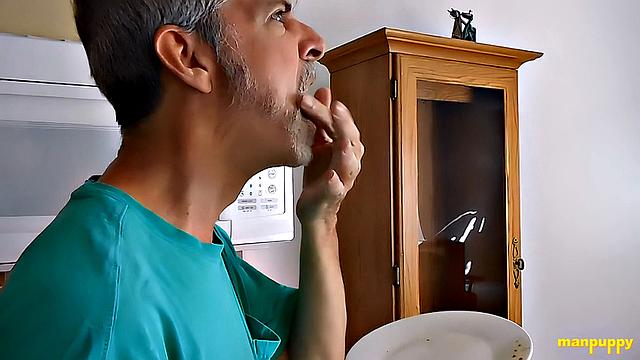 DADDY GIANT 43 - Tiny Chef Wiener - Richard Lennox
