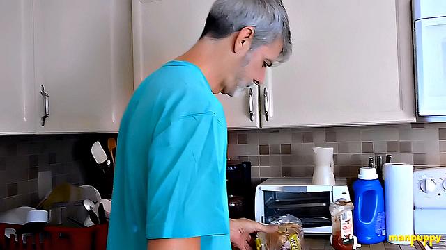 DADDY GIANT 43 - Tiny Chef Wiener - Richard Lennox