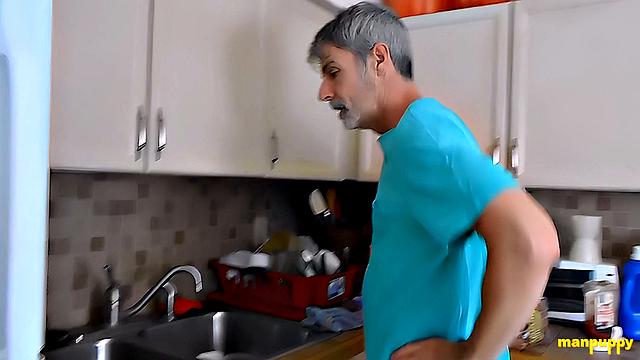 DADDY GIANT 43 - Tiny Chef Wiener - Richard Lennox