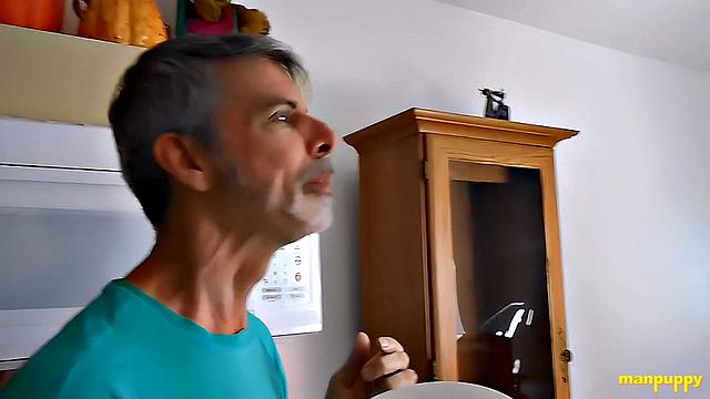 DADDY GIANT 43 - Tiny Chef Wiener - Richard Lennox