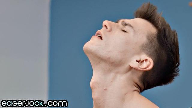 Muscle jock analfucked by athletic BF