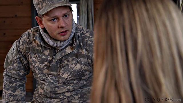 Муж застал жену с любовником и жестко оттрахал её на столе и диване.