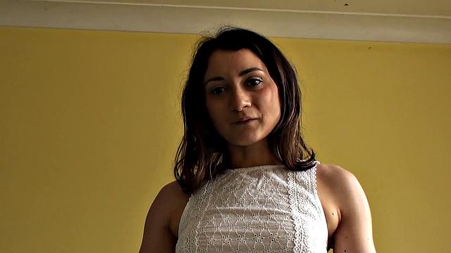 SubSlut Valentina Bianco: five seconds of wand and she shoots