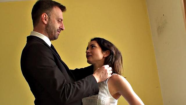 SubSlut Valentina Bianco: five seconds of wand and she shoots