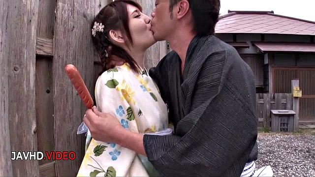 Sexy Outdoor Encounter: Yua Ariga Craves Deep Action Everywhere!