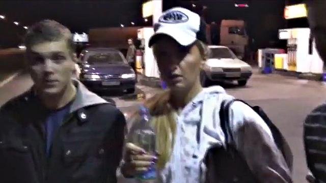 Amatur coed blonde sneaking around