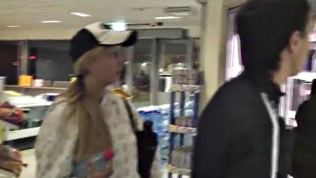 Amatur coed blonde sneaking around