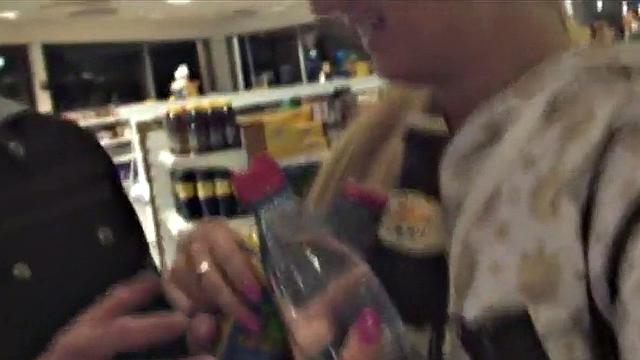 Amatur coed blonde sneaking around