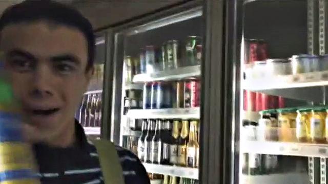 Amatur coed blonde sneaking around