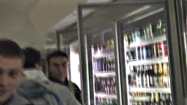 Amatur coed blonde sneaking around