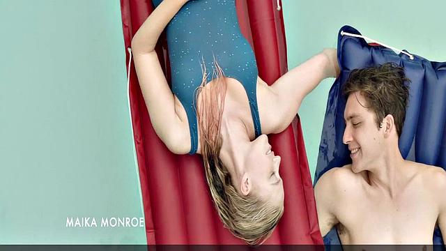 Maika Monroe scenes
