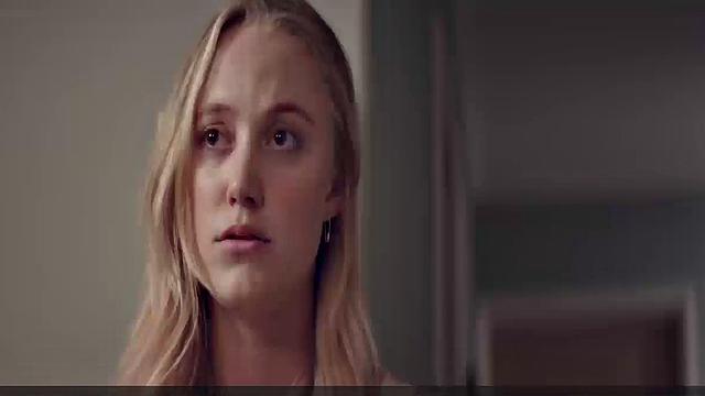 Maika Monroe scenes
