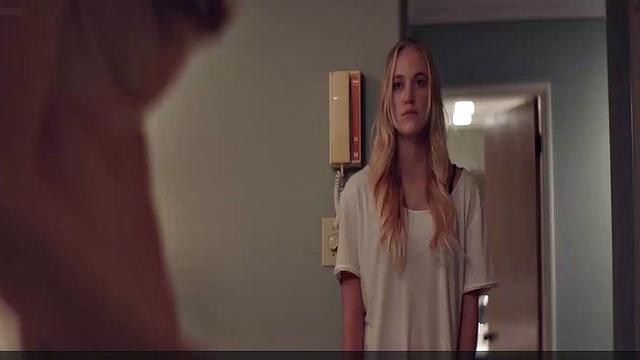 Maika Monroe scenes