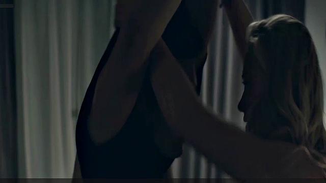 Maika Monroe scenes