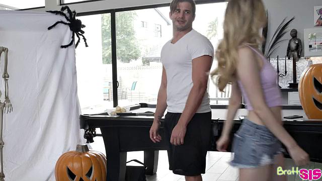 This Halloween Stepsis Jumped My Bones - S24:E10 