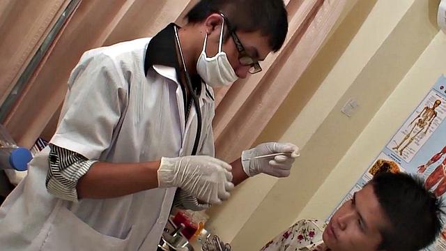 Real Nippon guy fucked in doctor office after check