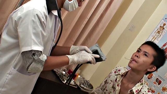 Real Nippon guy fucked in doctor office after check