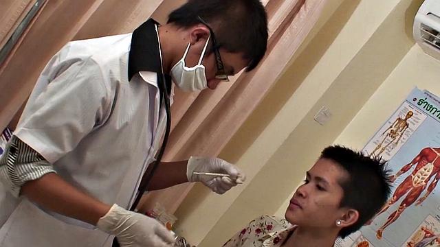 Real Nippon guy fucked in doctor office after check