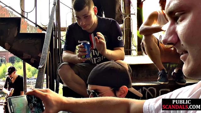 Худая шлюха получает жёсткий трах и унижение на людях, пока все смотрят!