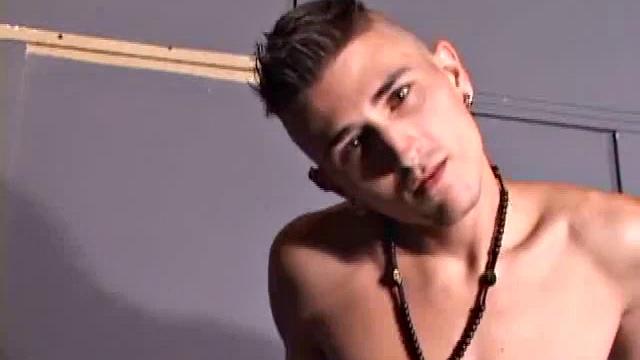 Tyler Ridgestone invites us to join him in a wank. With everyone watching, he strips down and starts to stroke his dick. After some serious stroking Tyler drops a big warm cum load from the rafters.