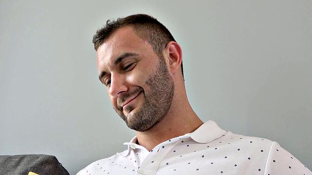 HUNT4K. Money helps guy forget about friend fucking his GF