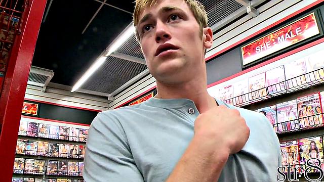 21yo amateur gets blowjob from guy