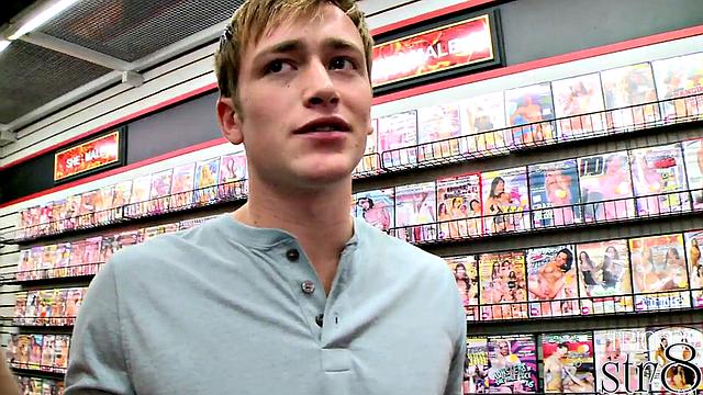 21yo amateur gets blowjob from guy