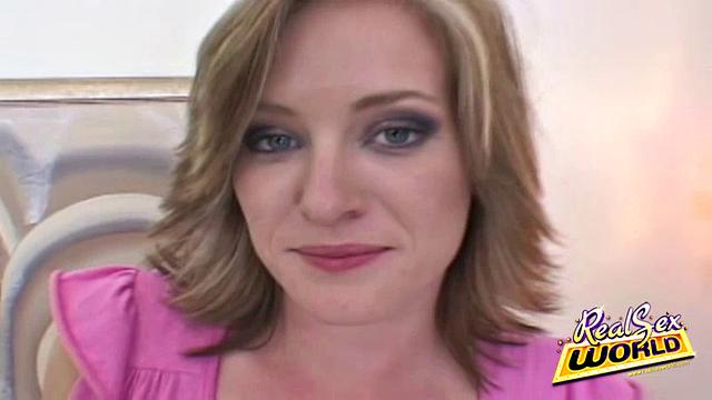 naomi cruise раздевается и соблазняет на камеру