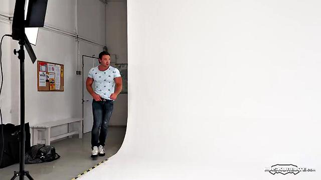 питер стэллион раздевается на первом гей кастинге соло