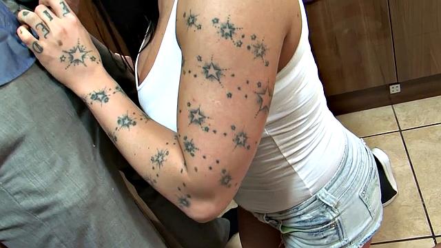 Hot British Kimmie Foxx Seduces Stepdaddy