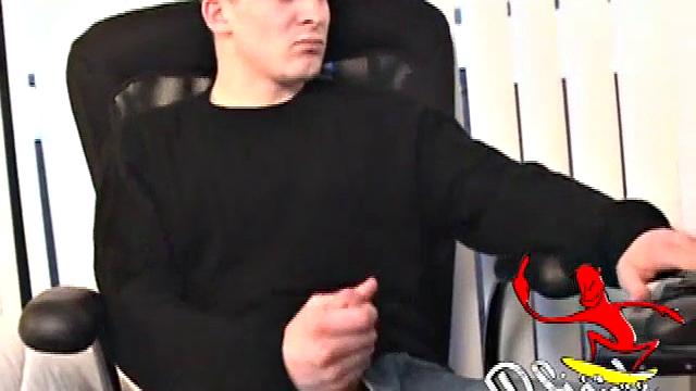 Даррелл дрочит