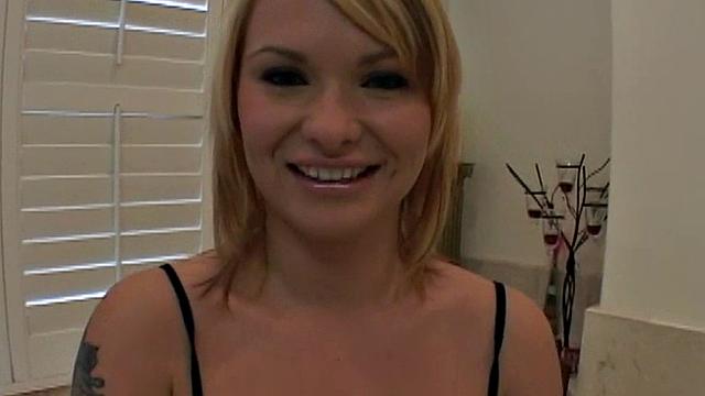 Sexy blonde pornstar sucking