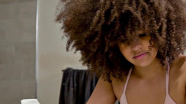 Уборщица ловит кайф с bbc начальником-мокрая, как тряпка после смены