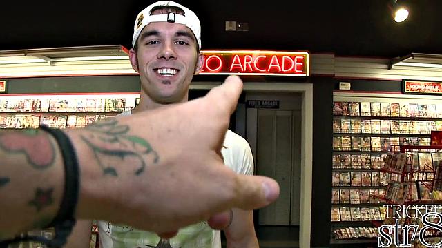 Real straight dude gloryhole sucked by gay until cumshot