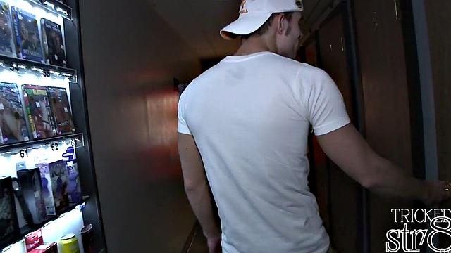 гетеро решил попробовать глори, а гей довёл до конца