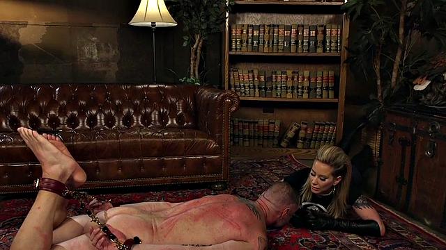 Leather domina torments sub in electro BDSM lesson