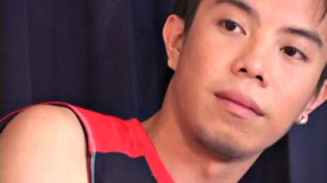 Showering Asian twinks exchanging before 69 on bed