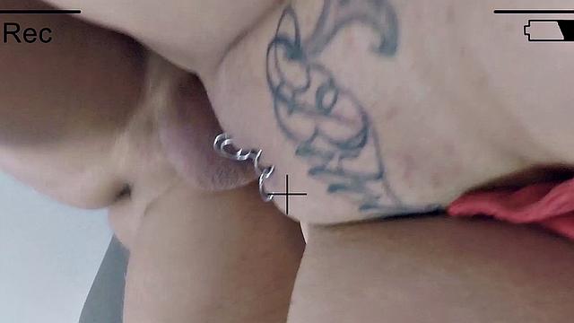 сперма льется в душе, зонт не поможет