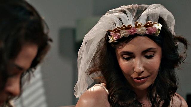 LEZ BE BAD - PAWG Brides Casey Calvert & Victoria Voxxx Have ANAL Fun With Double-Ended Dildo