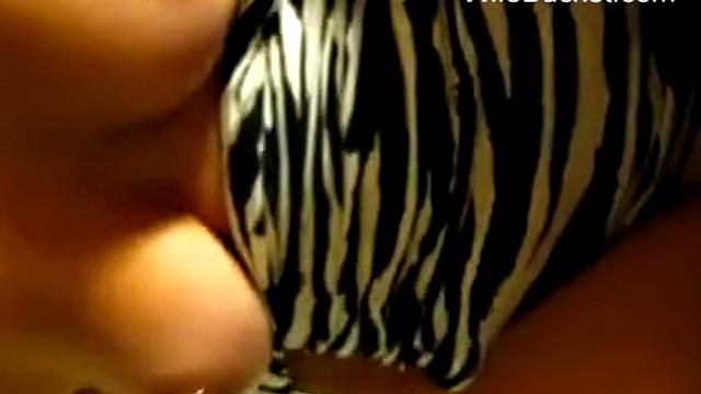 смотри, как французская жена получает сперму до конца