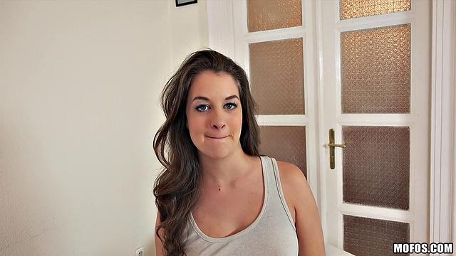 Hot Teen Gives Good Fun