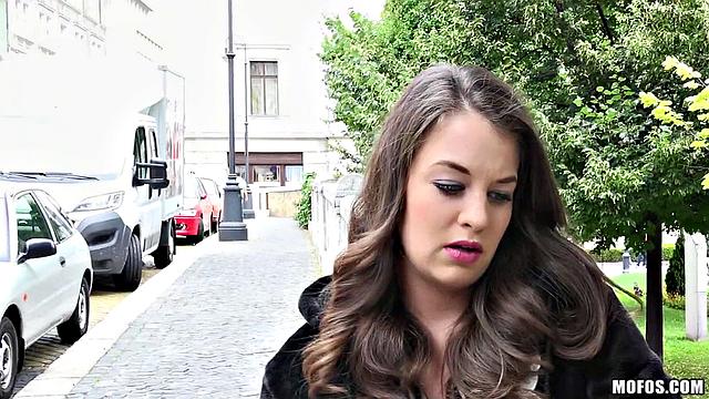 Hot Teen Gives Good Fun