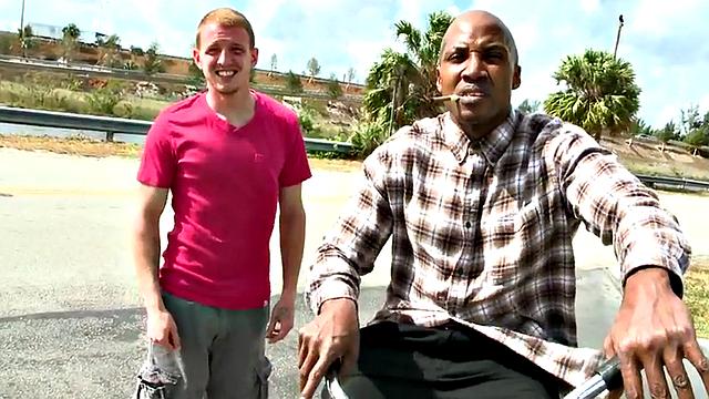 Pulled Nubian thug fucked outdoors in public place